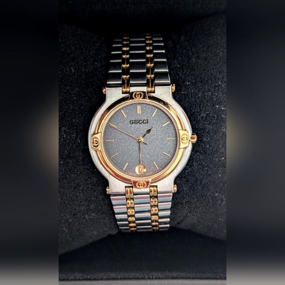 Gucci 9000M Unisex Gold and Silver Watch - Picture 3 of 10